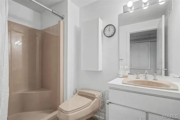 $1,100,000 | 2825 Clayton Forest Court, Town and Country, MO 63131