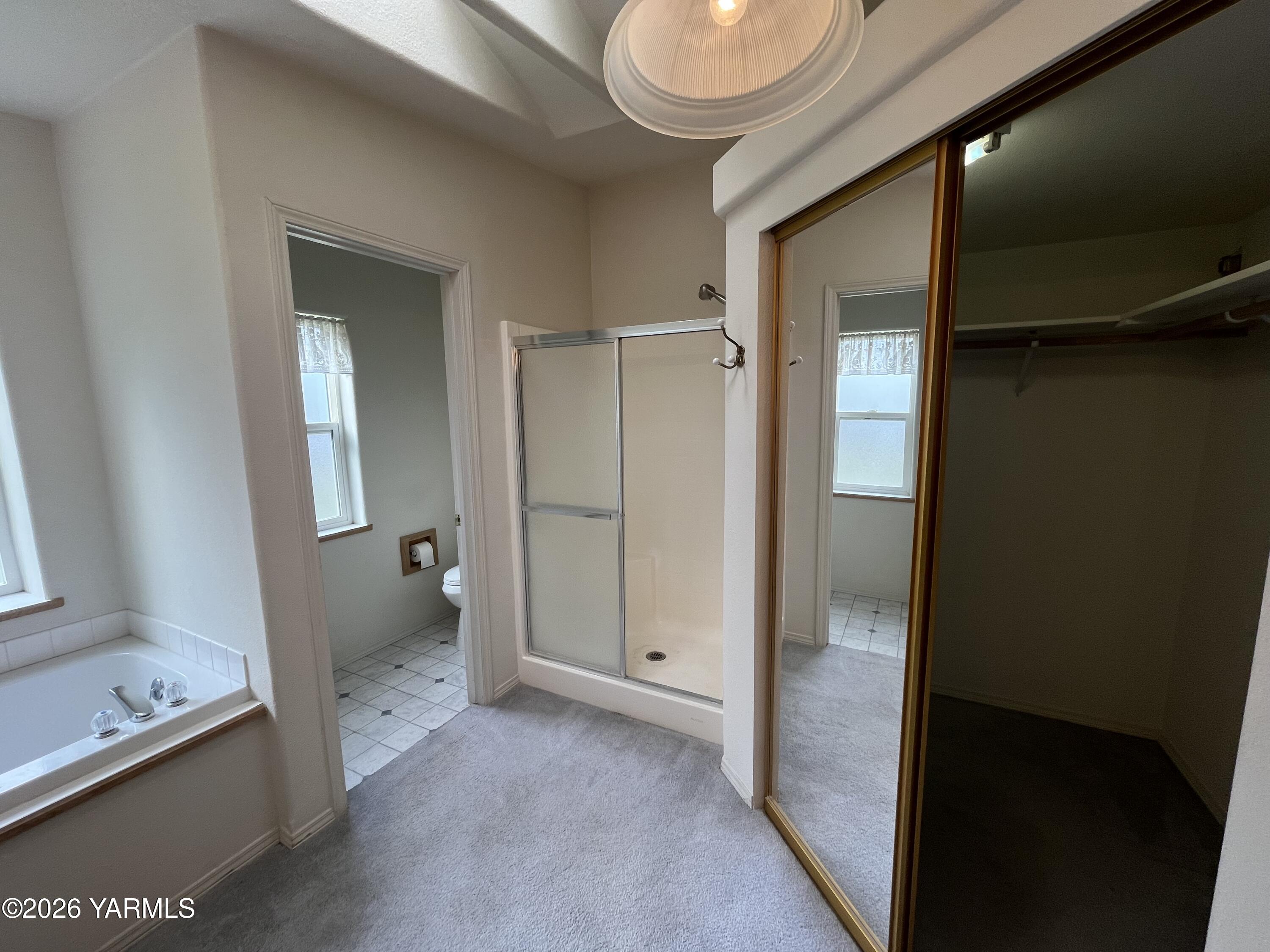 332 Parish Road Selah, WA 98942 - Photo 18 of 23 Primary bath