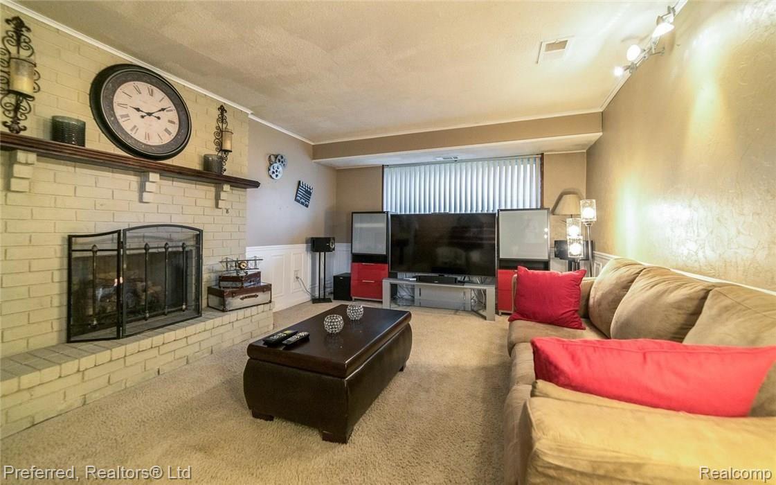 42635 Hanford Road Canton, MI 48187 - Photo 14 of 22 14.jpg