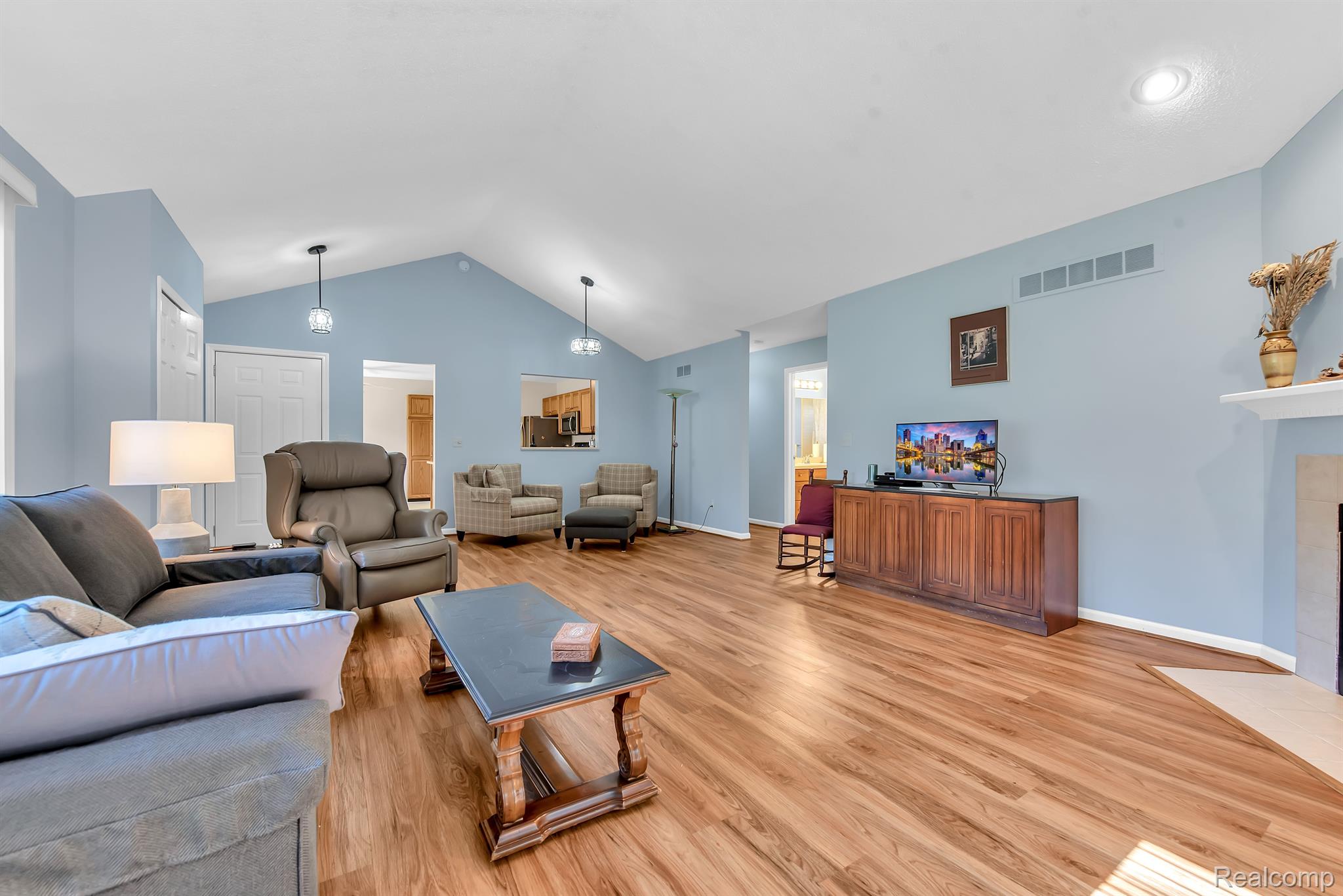 21755 River Ridge Trail Farmington, MI 48335 - Photo 4 of 19 Great Room (pic #1)