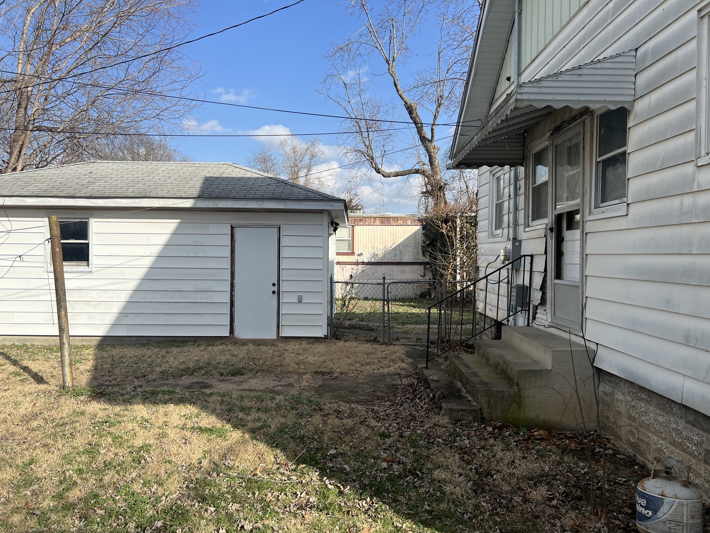 1109 West Adams Street Herrin, IL 62948 - Photo 7 of 27 a view of a garage