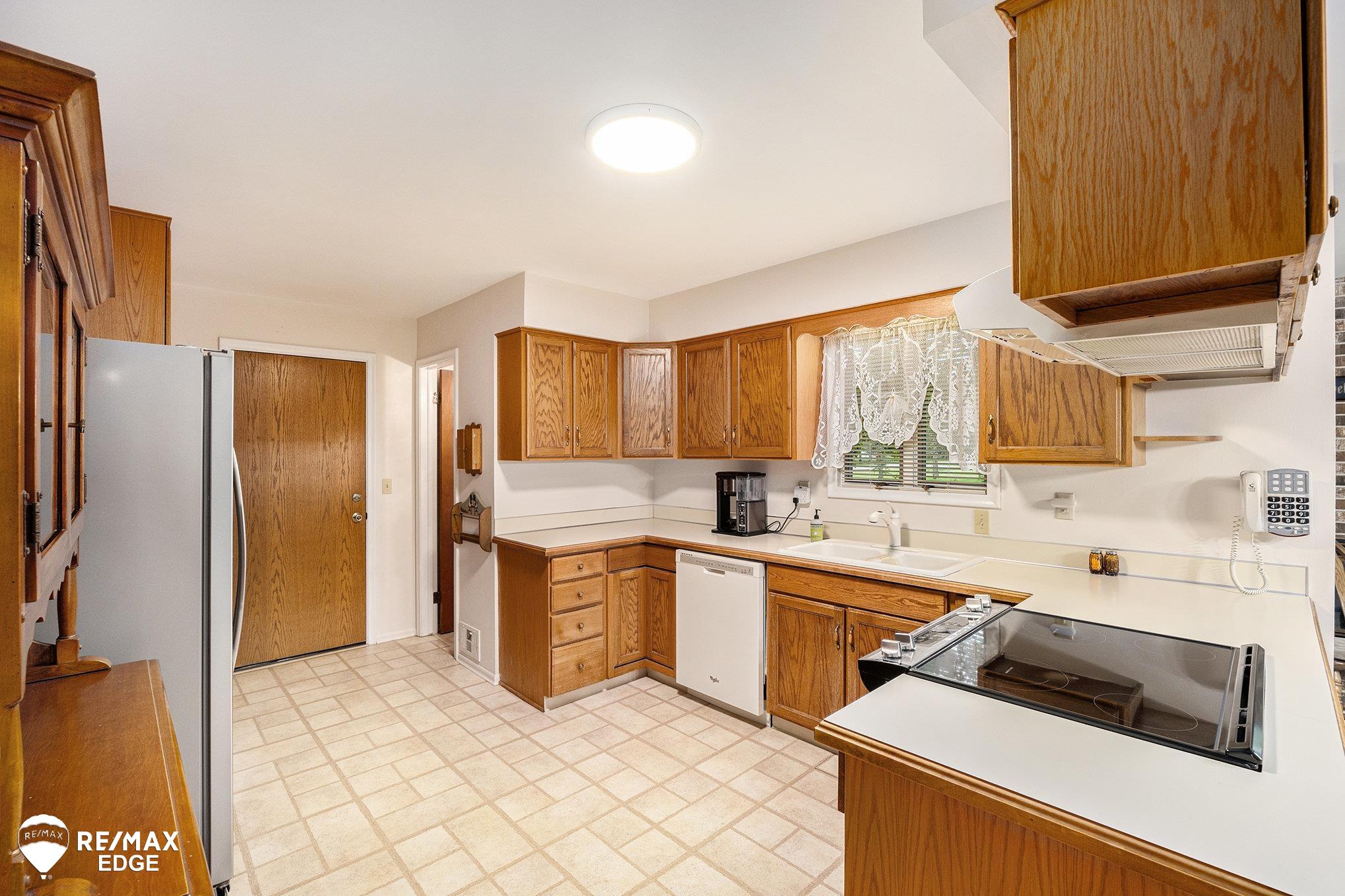 8208 East Potter Road Davison, MI 48423 - Photo 10 of 34 50181634-8364b72b-3704-442f-af50-2ad8ef1d38f7.JPG