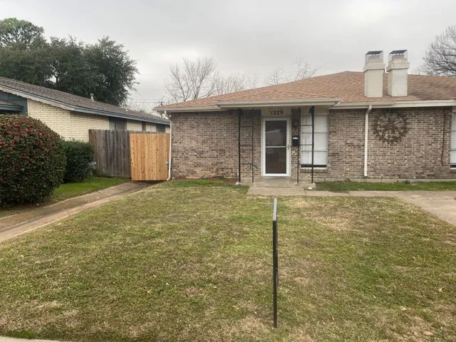$1,800 | 1229 Willow Wood Court, Irving, TX 75060