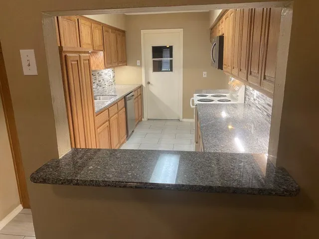 $1,800 | 1229 Willow Wood Court, Irving, TX 75060