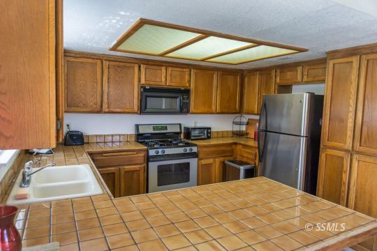 1231 Mountain View Drive Ridgecrest, CA 93555 - Photo 10 of 27 Gallery Image 10