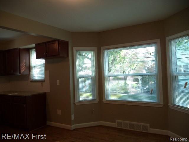 8193 Harding Center Line, MI 48015 - Photo 10 of 36