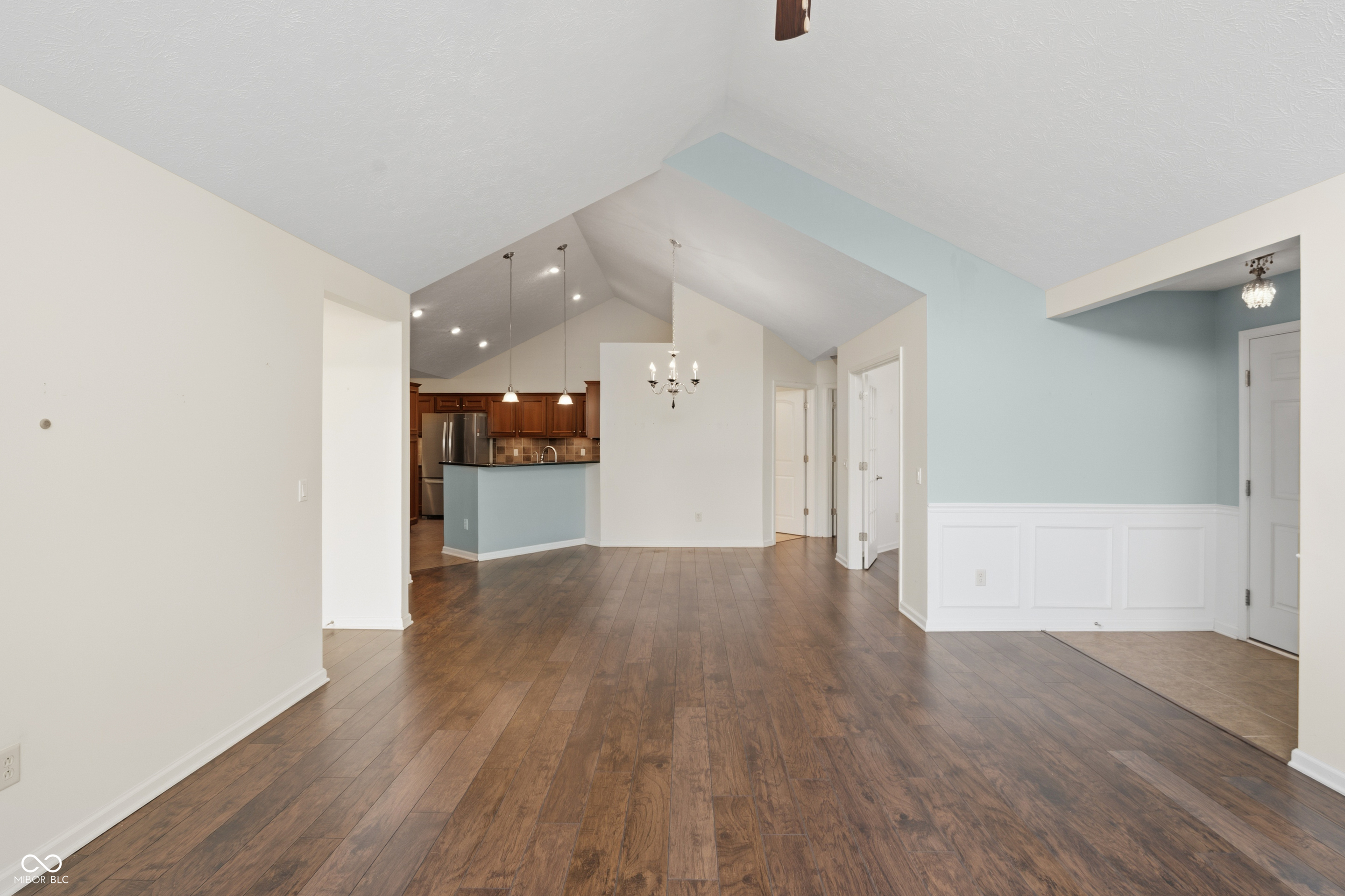 1067 Distinctive Way Greenfield, IN 46140 - Photo 2 of 25