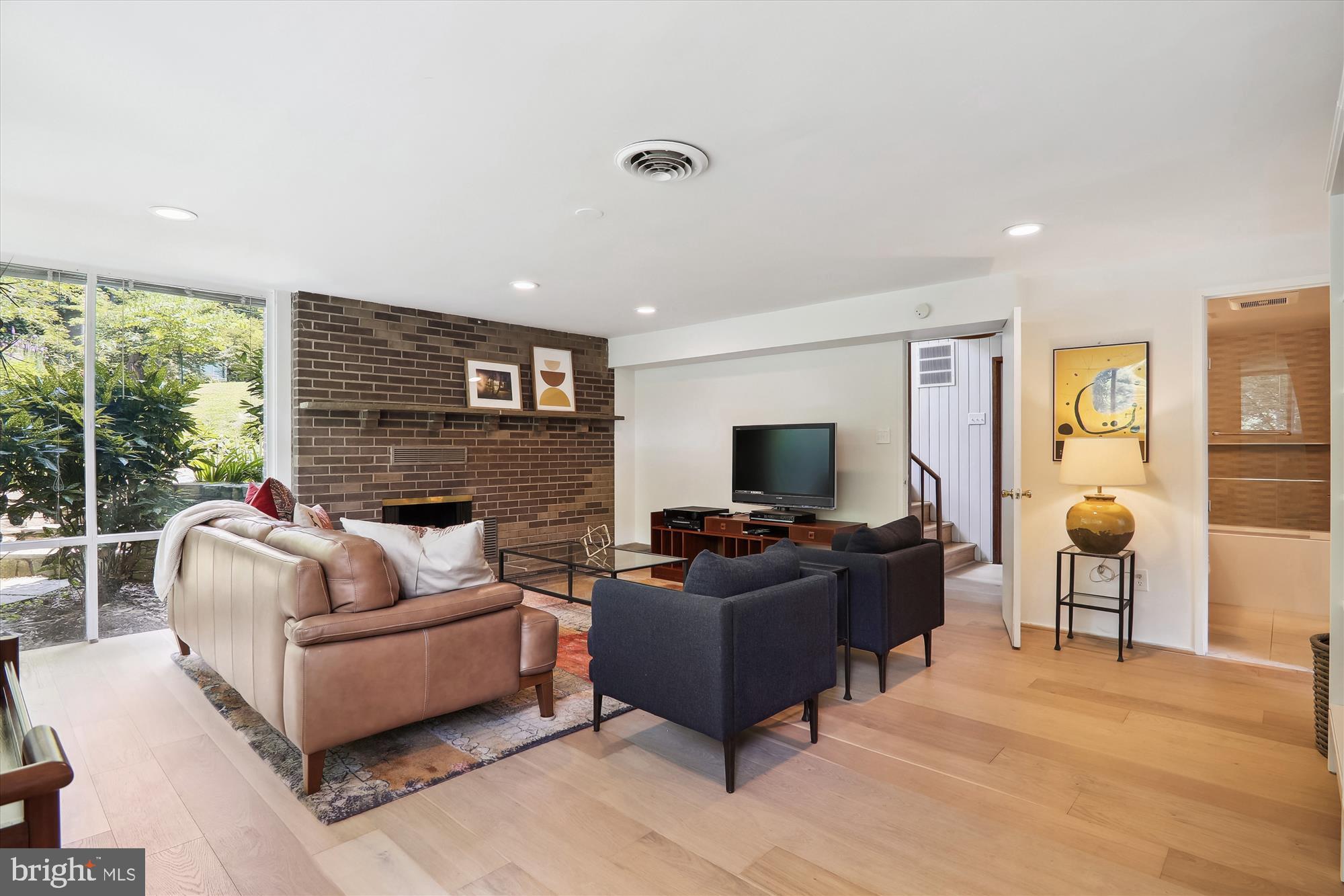 3945 Rickover Road Silver Spring, MD 20902 - Photo 18 of 43 Spacious Family room