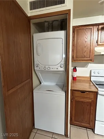 $825 | 1381 East University Avenue, Unit 306, Las Vegas, NV 89119