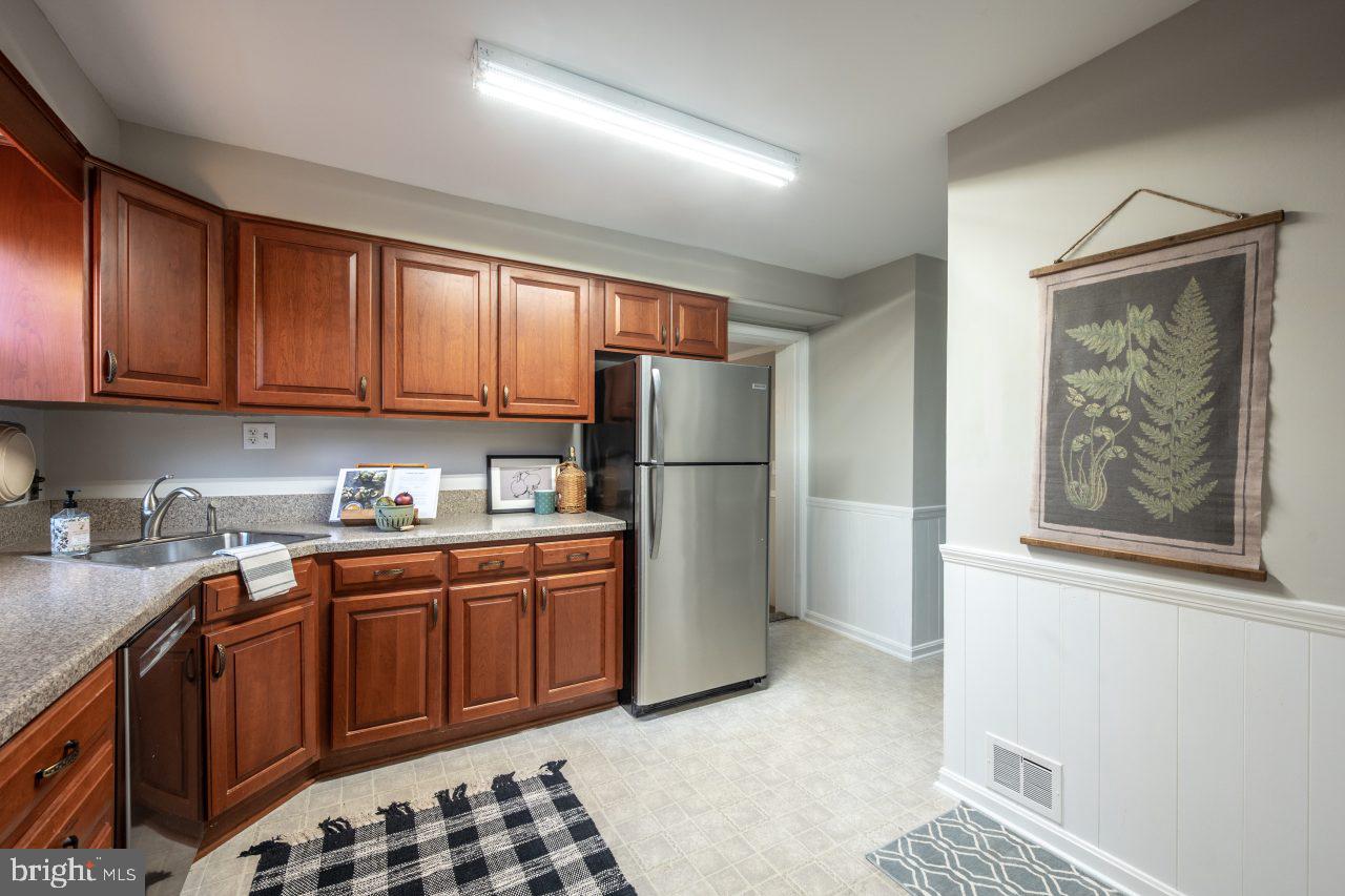 7924 Wellington Road Alexandria, VA 22308 - Photo 12 of 35 Updated kitchen