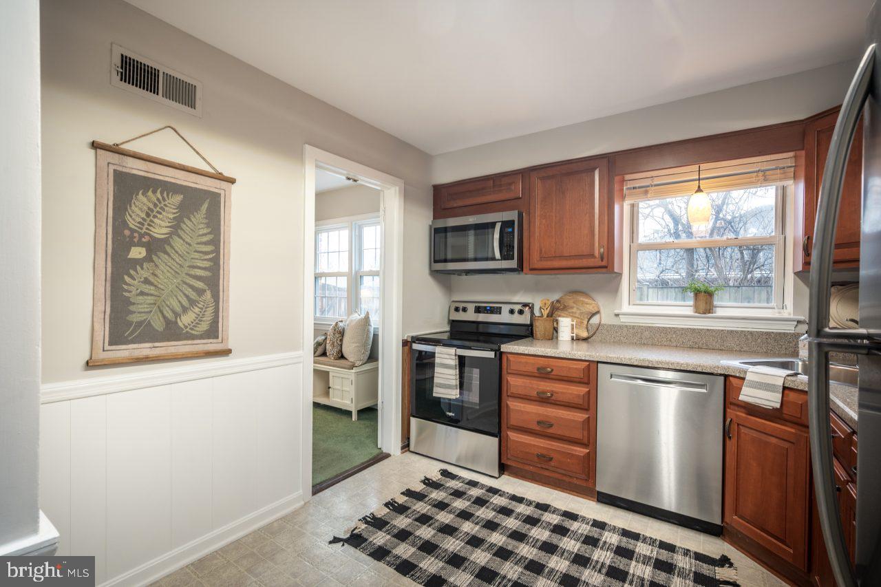 7924 Wellington Road Alexandria, VA 22308 - Photo 13 of 35 Room for a kitchen table
