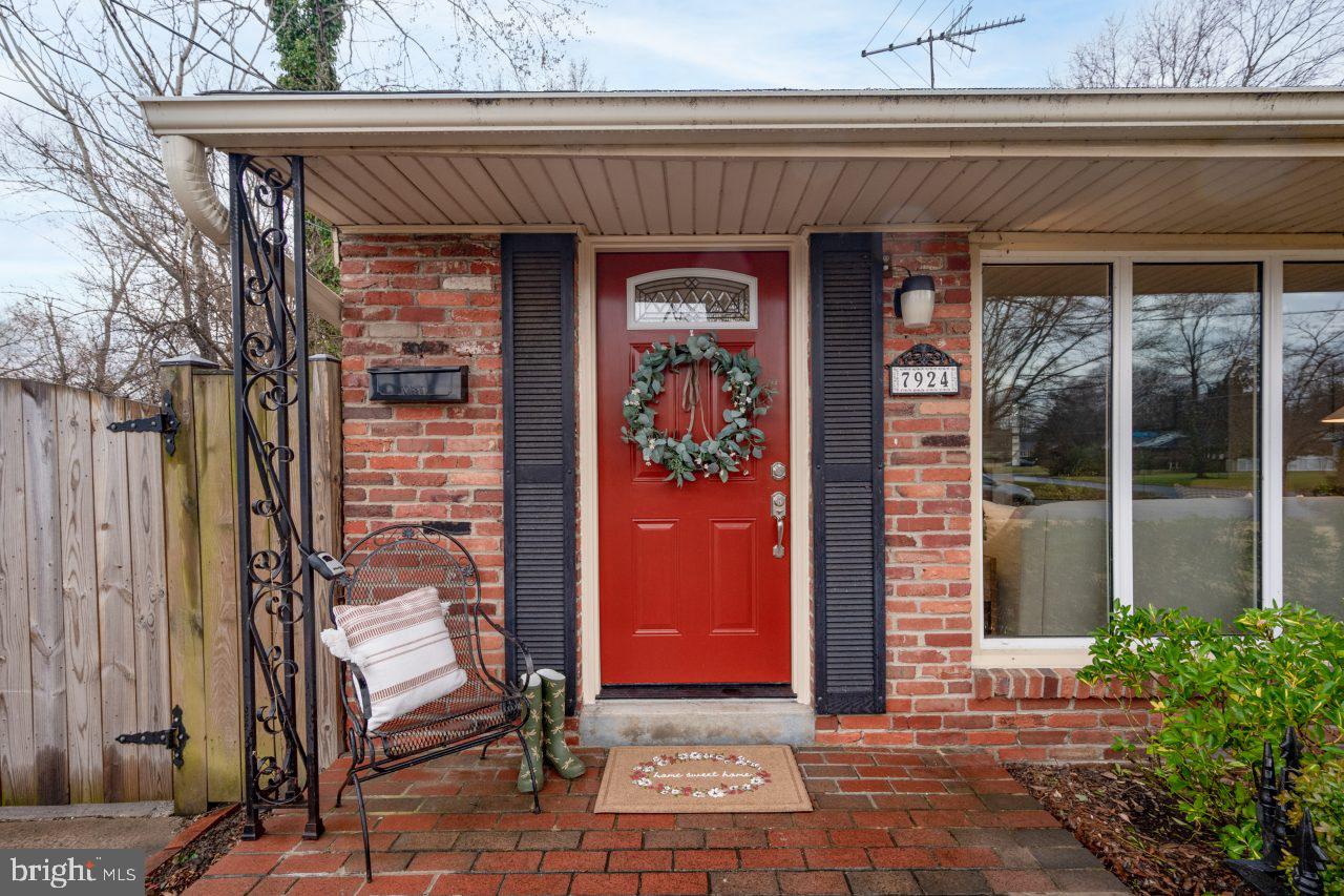 7924 Wellington Road Alexandria, VA 22308 - Photo 2 of 35 Welcoming front patio, brand new front door