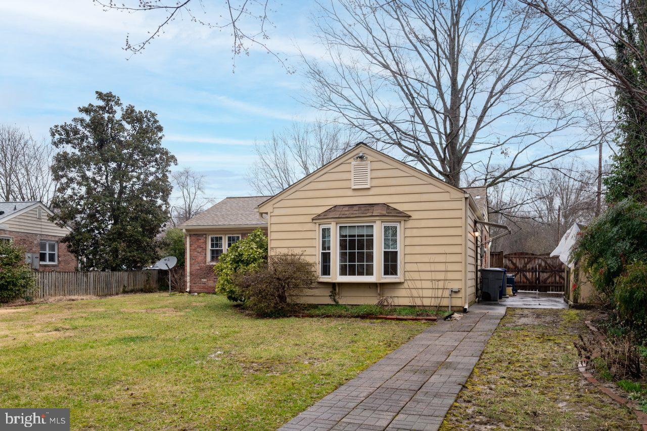 7924 Wellington Road Alexandria, VA 22308 - Photo 28 of 35 Walkway from driveway to rear yard