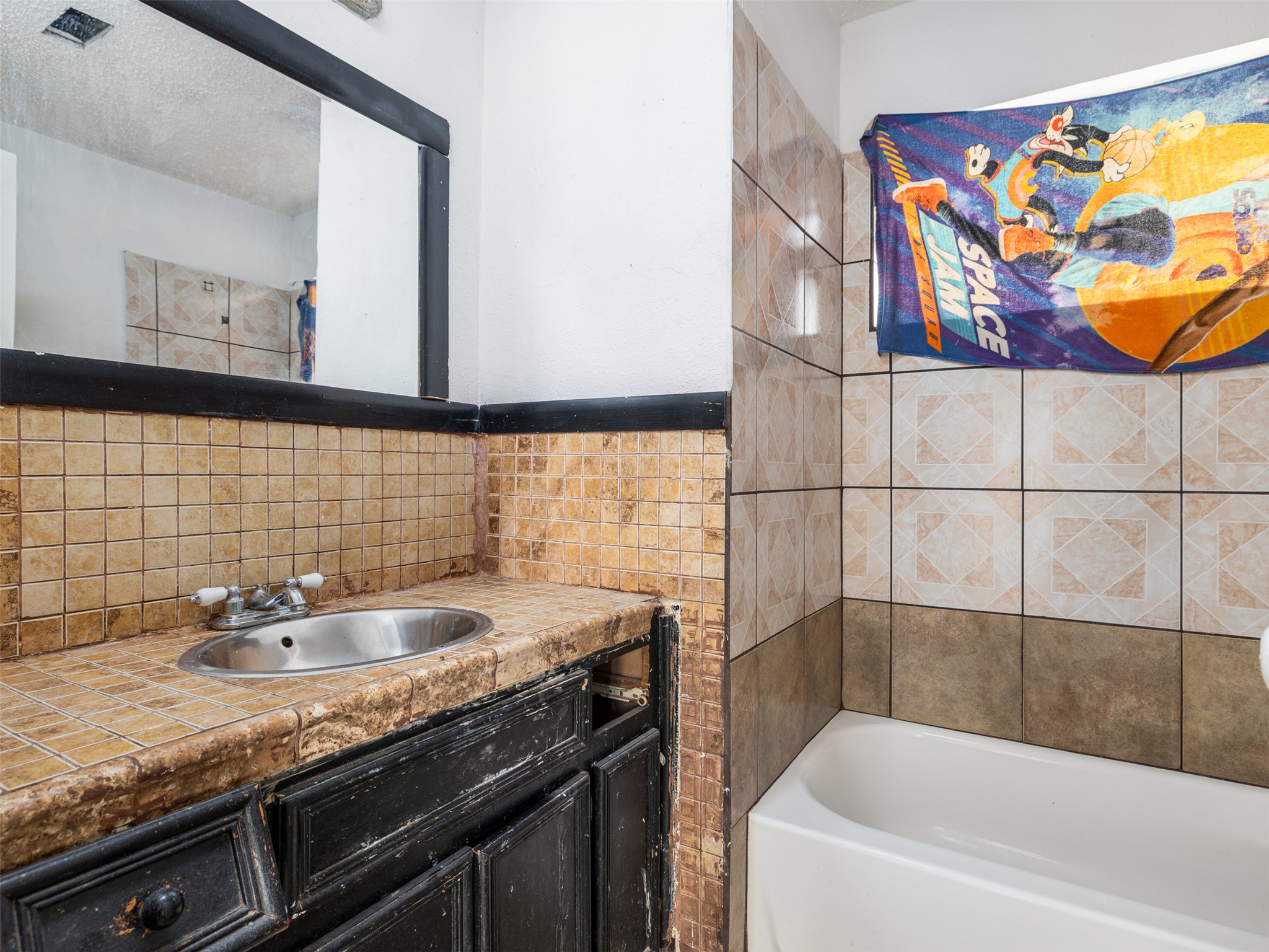 506 Tillery Street Austin, TX 78702 - Photo 13 of 27 Full bathroom with vanity