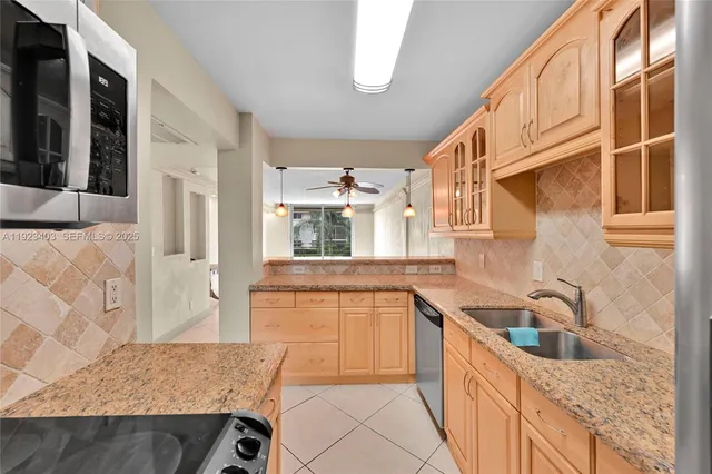 $1,800 | 4502 North Federal Highway, Unit 239E, Lighthouse Point, FL 33064