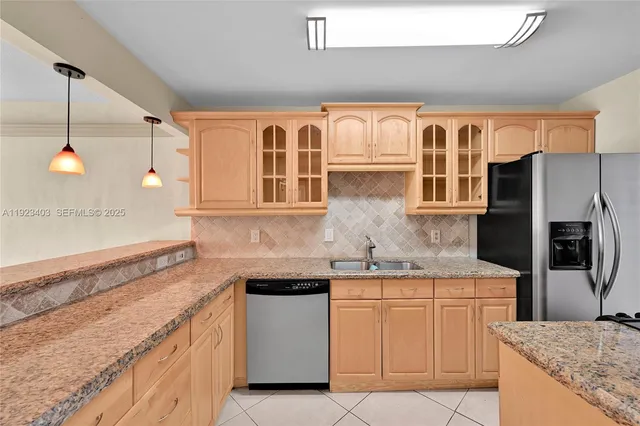 $1,800 | 4502 North Federal Highway, Unit 239E, Lighthouse Point, FL 33064