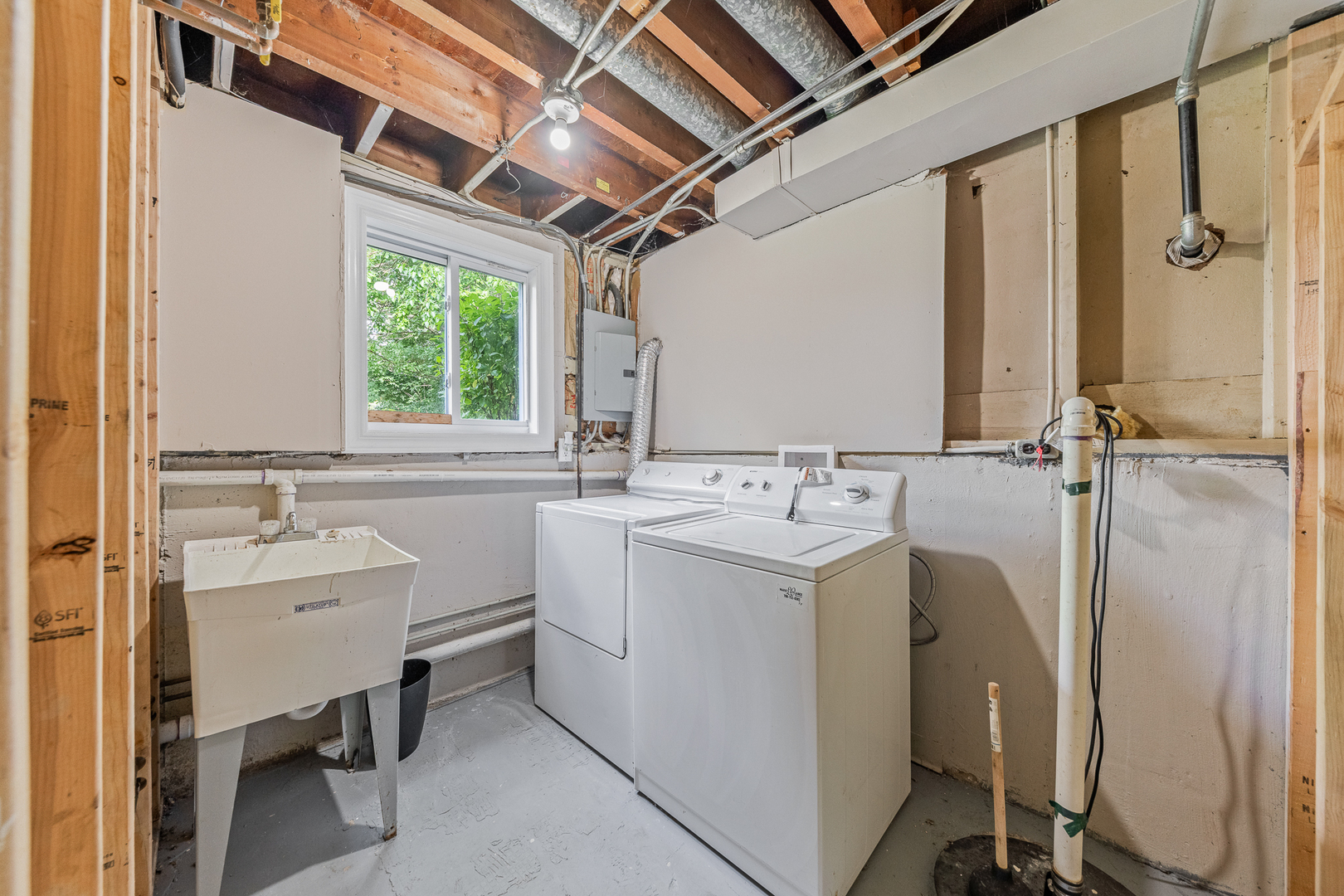 303 Springfield Street Park Forest, IL 60466 - Photo 14 of 16 a utility room with dryer and washer
