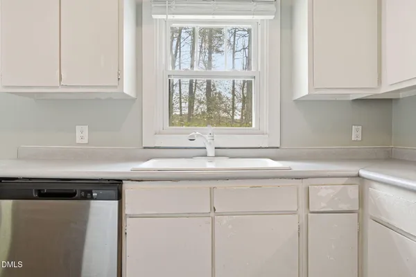 $275,000 | 633 Sunray Drive, Clayton, NC 27520