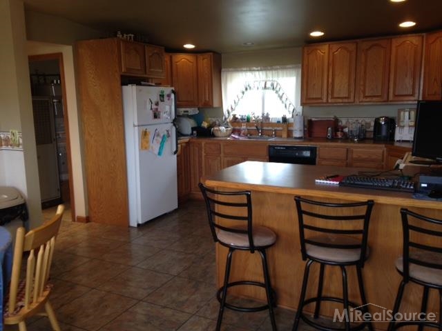 8465 Yale Road Avoca, MI 48006 - Photo 5 of 12 31234313-4.JPG
