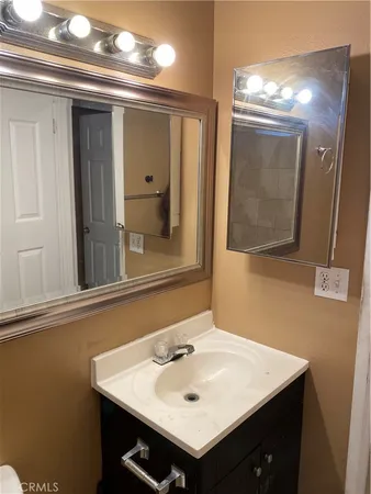 $1,995 | 16510 Lakeshore Drive, Lake Elsinore, CA 92530