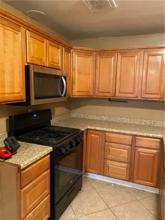 $1,995 | 16510 Lakeshore Drive, Lake Elsinore, CA 92530
