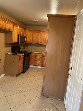 $1,995 | 16510 Lakeshore Drive, Lake Elsinore, CA 92530