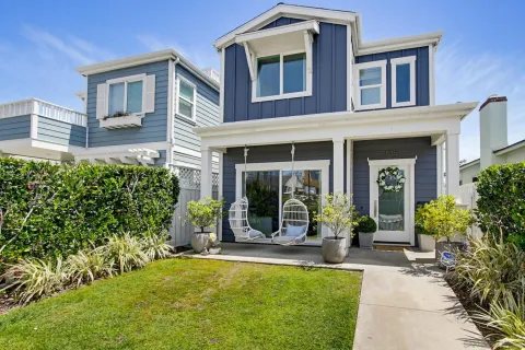 $2,949,999 | 835 Beryl Street, San Diego, CA 92109