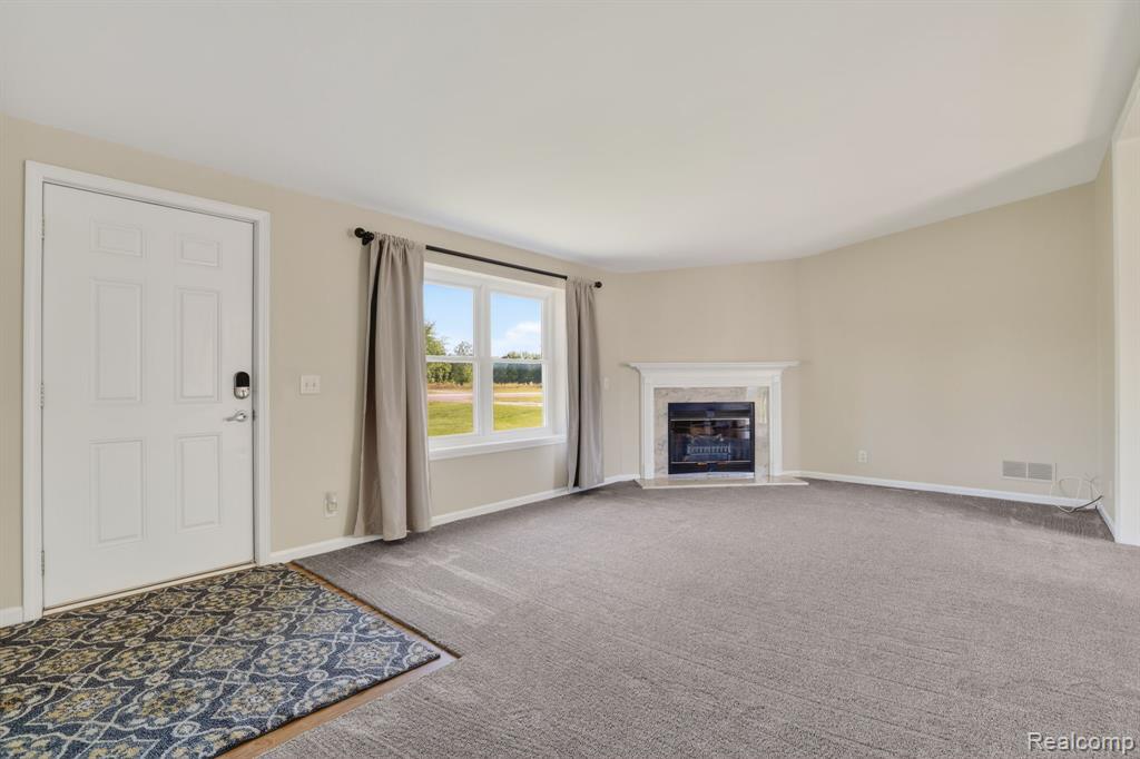 4050 West Thompson Road Linden, MI 48451 - Photo 8 of 36