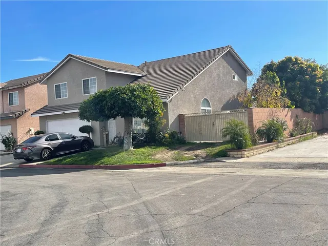 a view of a house with a yard and garage