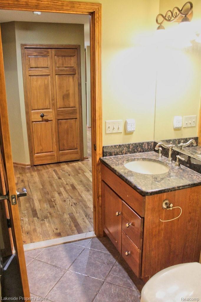 27107 Campbell Road Warren, MI 48093 - Photo 14 of 30 Upstairs Full Bath
