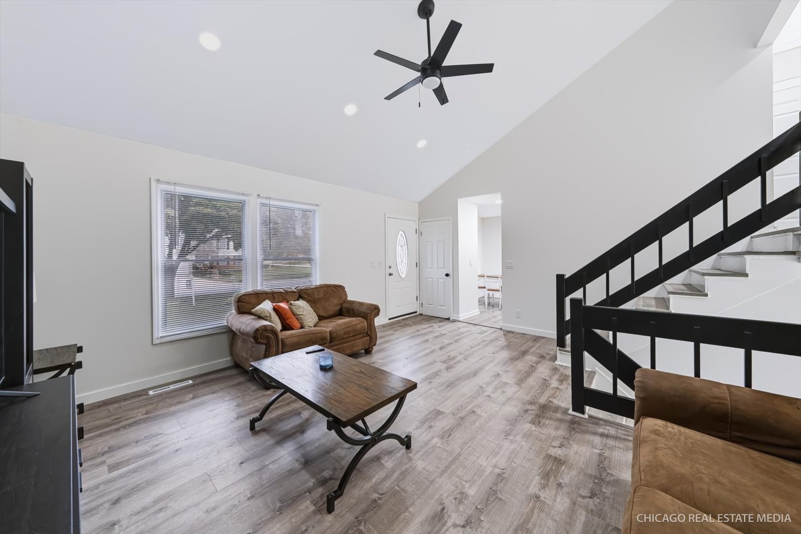985 Ridgewood Lane Crystal Lake, IL 60014 - Photo 6 of 18 Gallery Image 6