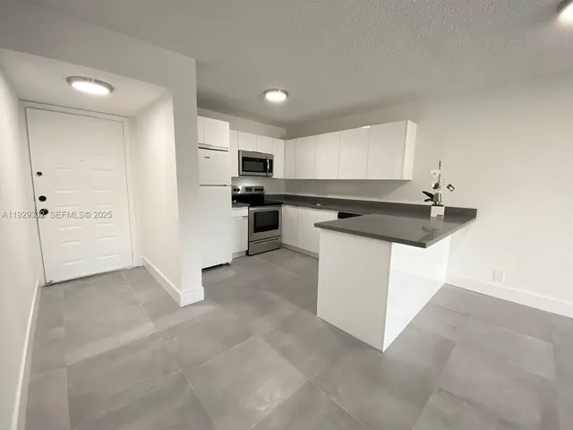 $1,990 | 8005 Lake Drive, Unit 207, Doral, FL 33166