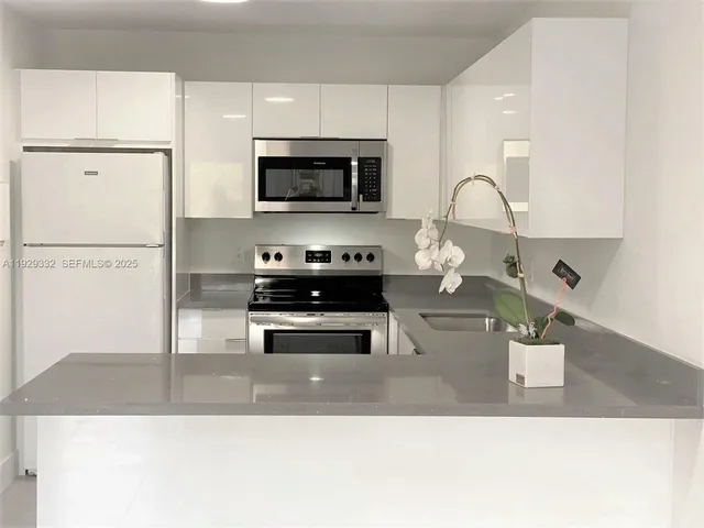 $1,990 | 8005 Lake Drive, Unit 207, Doral, FL 33166