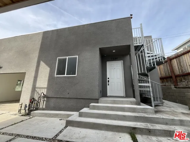 $3,500 | 1339 South Hudson Avenue, Los Angeles, CA 90019