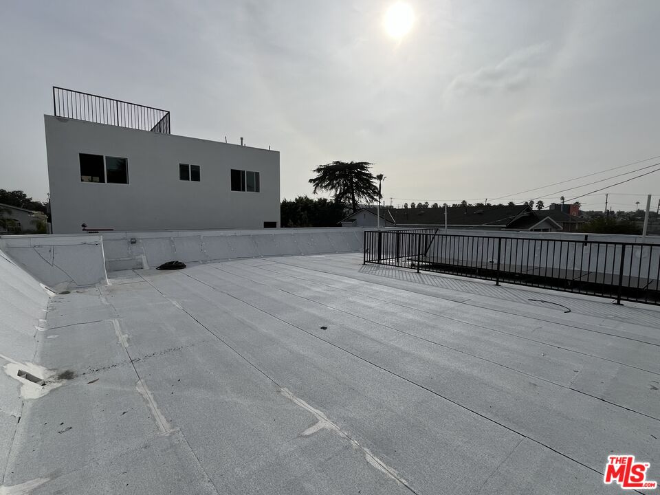1339 South Hudson Avenue Los Angeles, CA 90019 - Photo 4 of 17 a view of a terrace