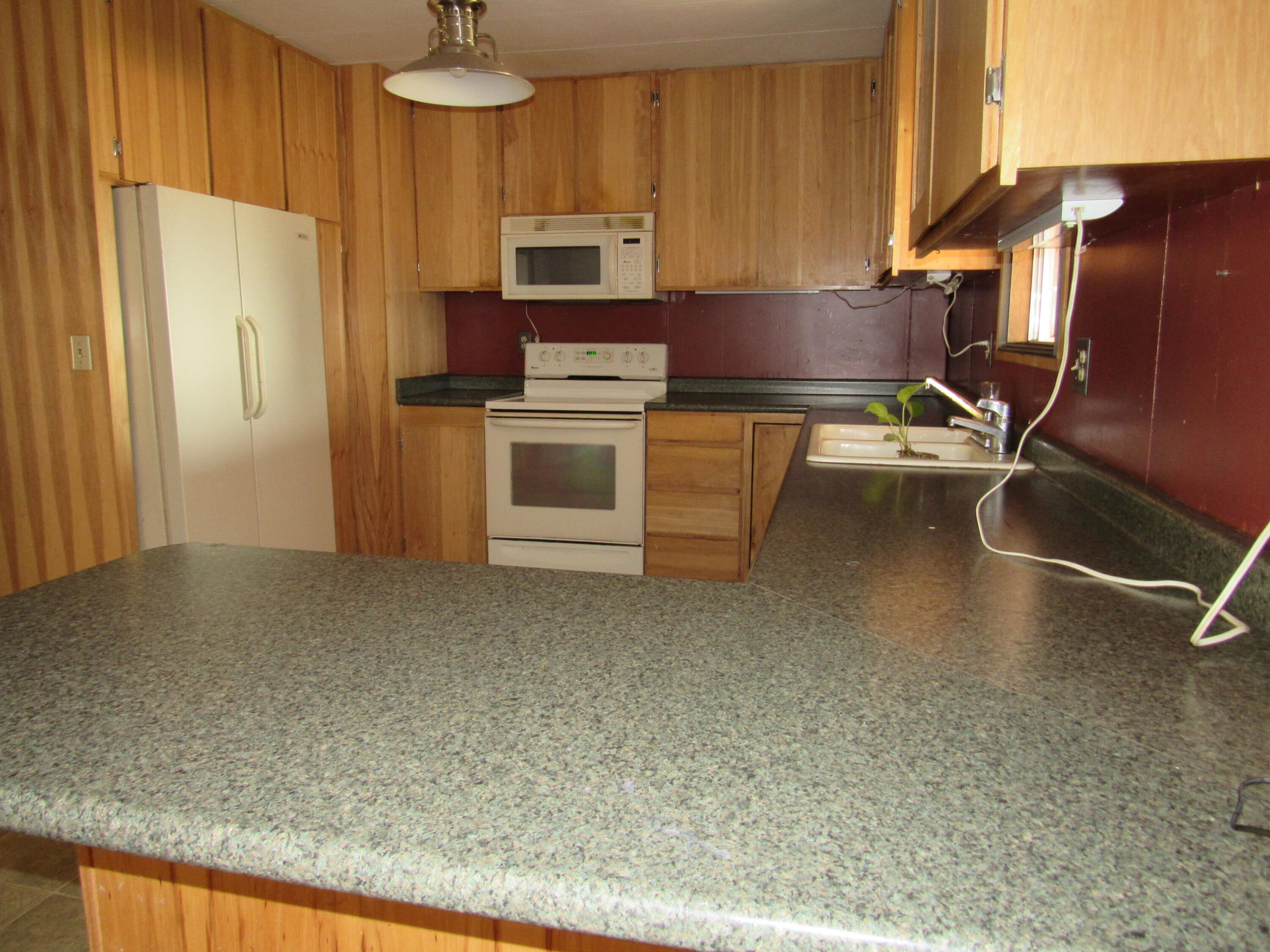 37291 Agency Lake Loop Road Chiloquin, OR 97624 - Photo 25 of 38 kitchen counters