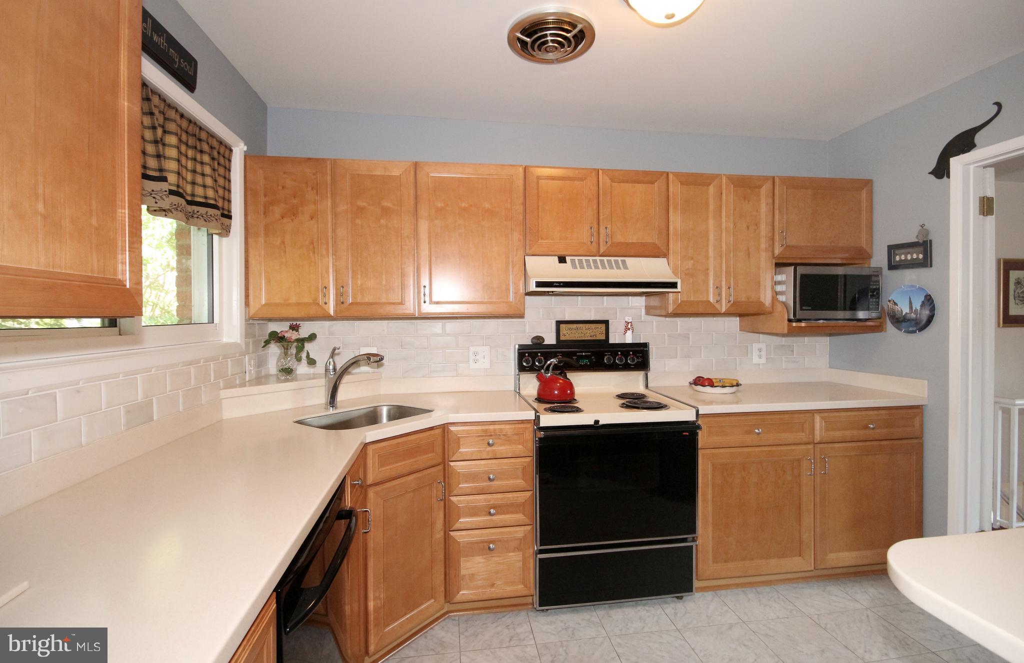 4208 Collier Road Fairfax, VA 22030 - Photo 4 of 30 Kitchen