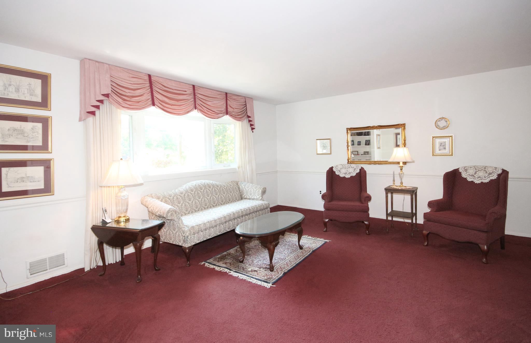 4208 Collier Road Fairfax, VA 22030 - Photo 7 of 30 Living Room
