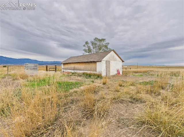 a house view with a outdoor space