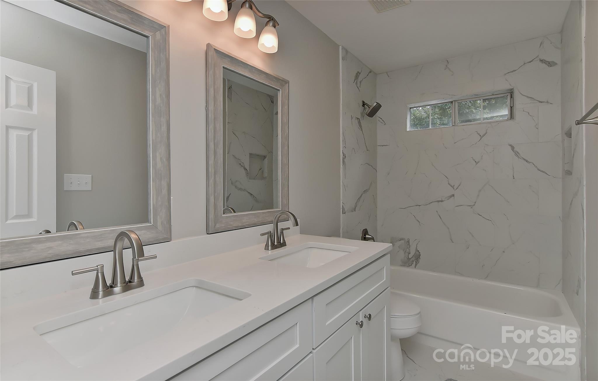 8056 Hunley Ridge Road Matthews, NC 28104 - Photo 24 of 37 a bathroom with a tub sink and mirror