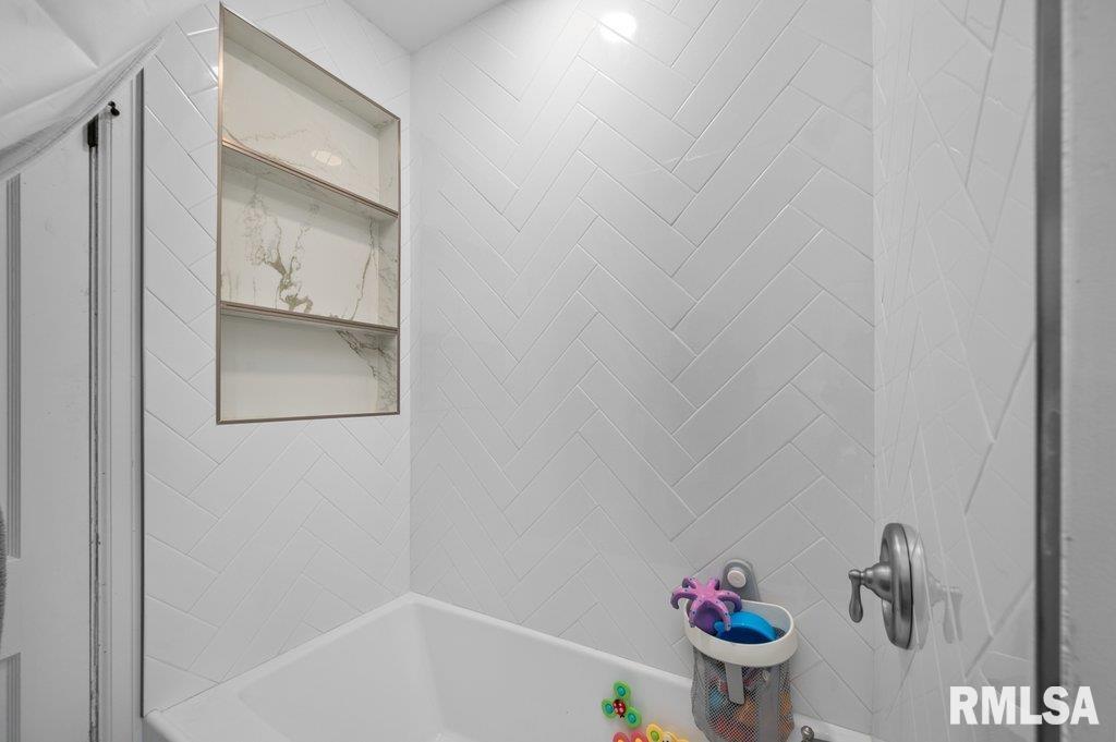 2133 Warren Street Davenport, IA 52804 - Photo 17 of 26 a bathroom with a bathtub and shower