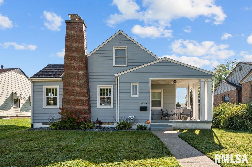 2133 Warren Street Davenport, IA 52804 - Photo 2 of 26 a front view of a house with a yard
