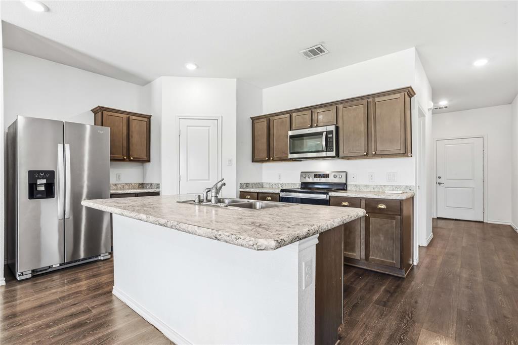 3006 Pitchfork Way Forney, TX 75126 - Photo 5 of 34 Kitchen with granite island