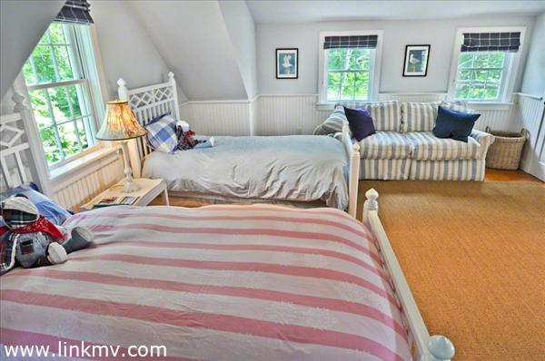 44 Norton Orchard Road Edgartown, MA 02539 - Photo 23 of 27 http://d1qzqeyxiitrap.cloudfront.net/photos/24349/600/45a5afa5.jpg