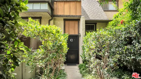 $489,900 | 13567 Valerio Street, Unit C, Van Nuys, CA 91405