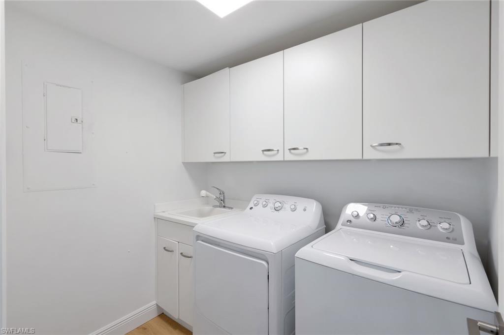 425 Cove Tower Drive, Unit 1003 Naples, FL 34110 - Photo 23 of 29