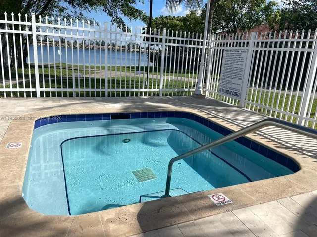 $2,400 | 1090 Northwest 123rd Court, Unit 816, Miami, FL 33182