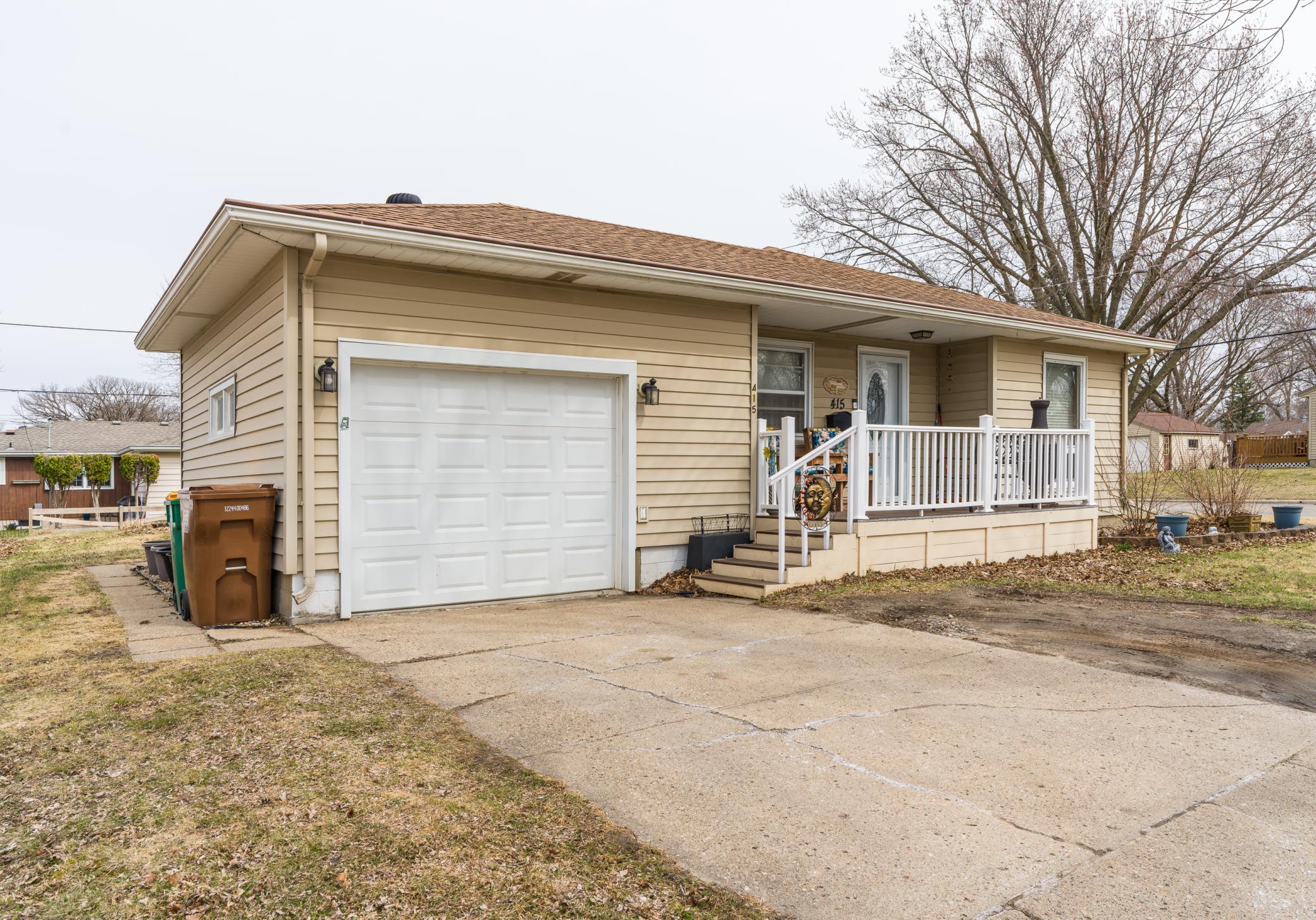 415 East Hawthorne Street Albert Lea, MN 56007 - Photo 2 of 30
