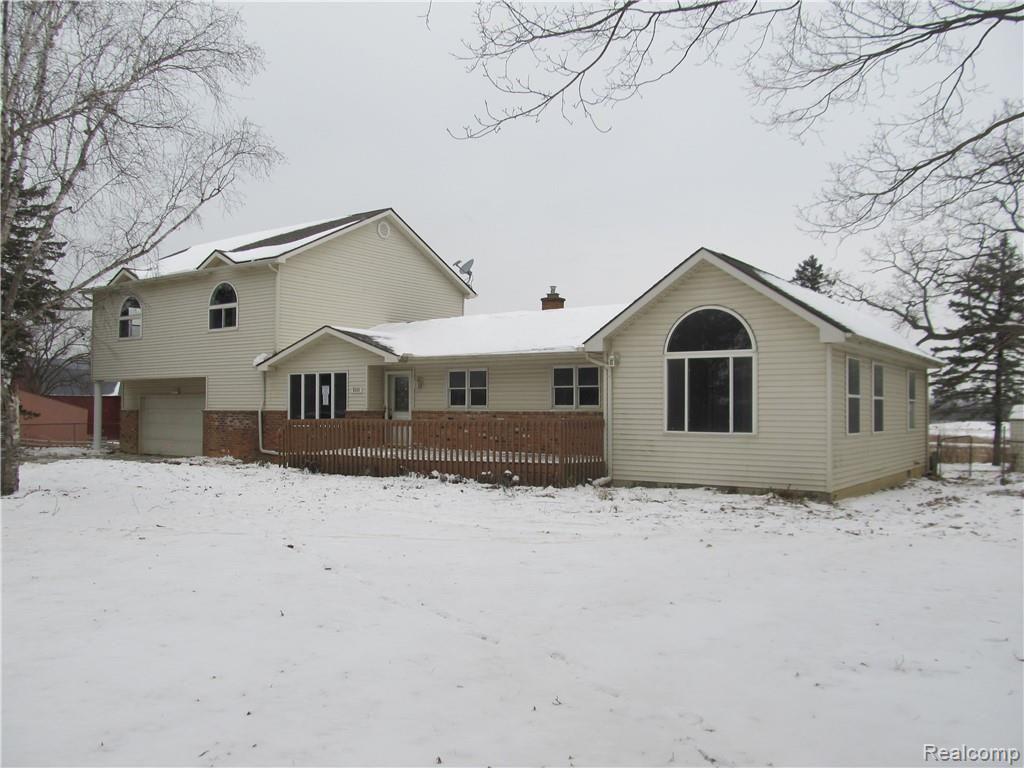 8253 McCandlish Road Grand Blanc, MI 48439 - Photo 2 of 32 IMG_3248.JPG