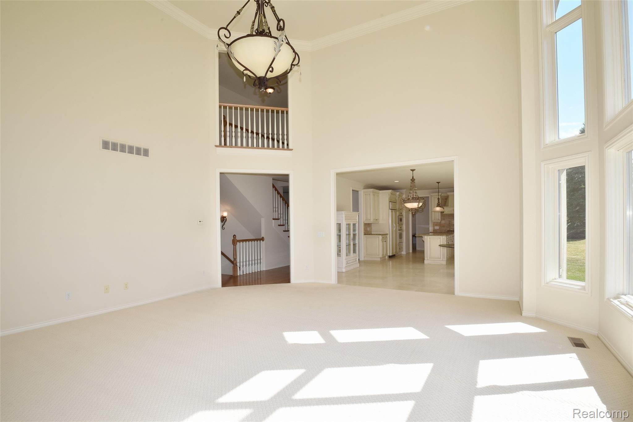 3159 St James Court Rochester, MI 48306 - Photo 5 of 32 Great Room looking into the Kitchen and Hallway